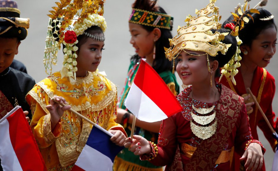Photo of Indonesia teen couple trying to tie the knot went viral, government moves towards banning child marriage