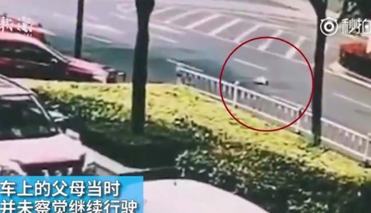Baby falls on Road
