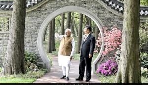  Xi Jinping plays 'Tu, tu hai wahi dil ne jise apna kahaa' for PM Modi as they went sailing in Wuhan's East Lake