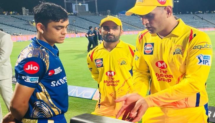 Ishan Kishan Learns wicket keeping tricks to MS Dhoni after Mi beat csk ipl 2018