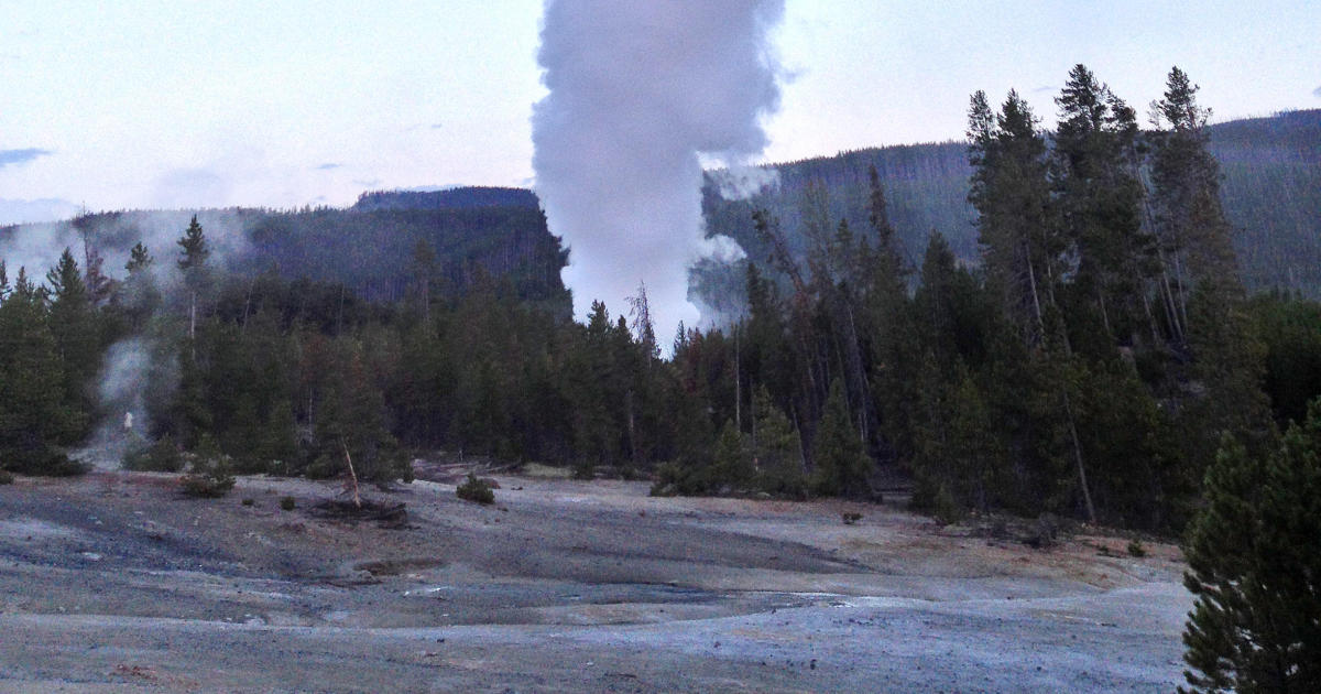 World's largest active Yellowstone geyser erupts for 3rd time ‪Yellowstone National Park
