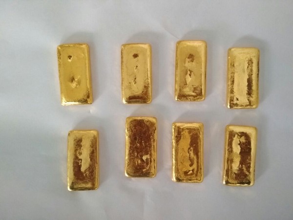 Gold falls Rs 105 on global cues, weak demand