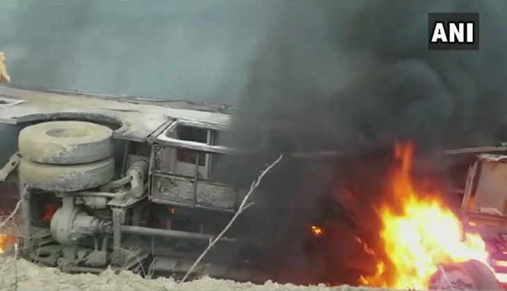 27 killed as bus overturns, catches fire in Motihari