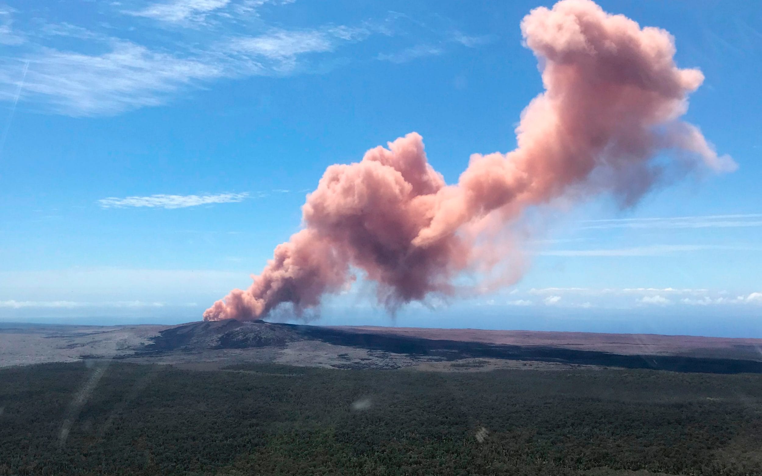Big Island of Hawaii hit by historic earthquake after Kilauea volcano erupts