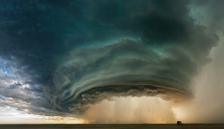 OMG! Pilot captures thunderstorm images from his cockpit at the height of 37,000 feet; pictures will give you goosebumps