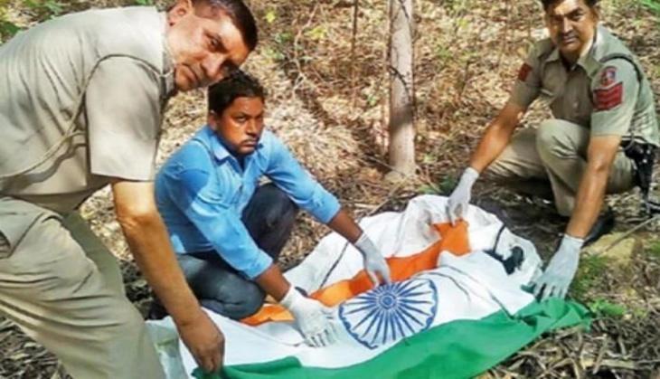 Delhi police with peacock