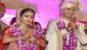 OMG! Choas at Lalu Prasad's son Tej Pratap's wedding; unruly crowd breaks security cordon, loots food and crockery