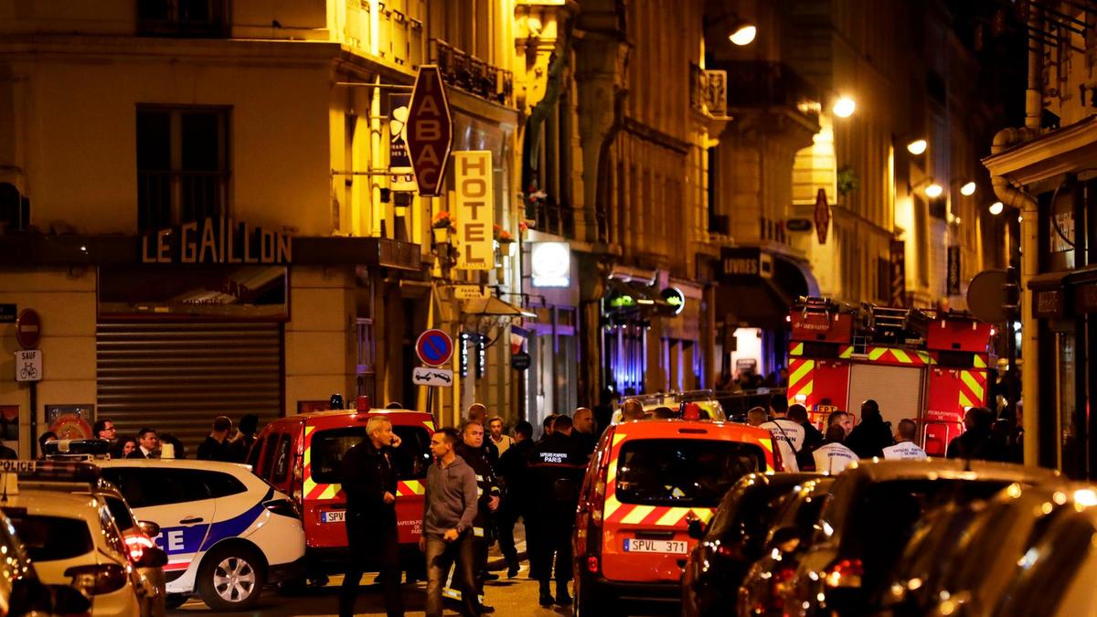 Man shouting 'Allahu Akbar' stabs 1, injures 4 in Paris before being shot down by police