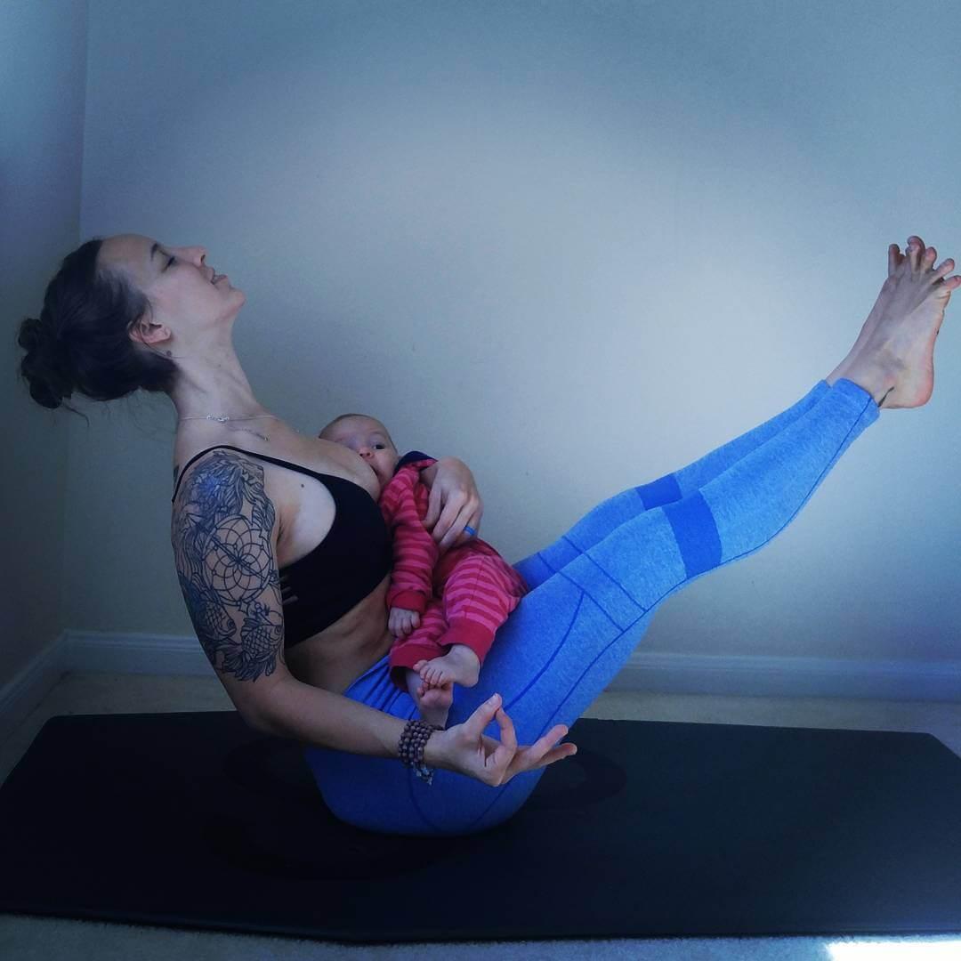 http://images.catchnews.com/upload/2018/05/14/Mind-Blowing_Pictures_Of_Woman_Who_Is_Doing_Yoga_Poses_While_Breastfeeding_Her_Baby_20_113044.jpg