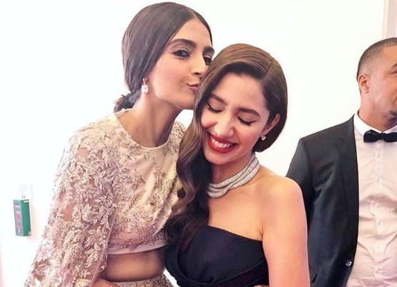 Sonam Kapoor gives a peck on Mahira Khan's forehead at Cannes 2018