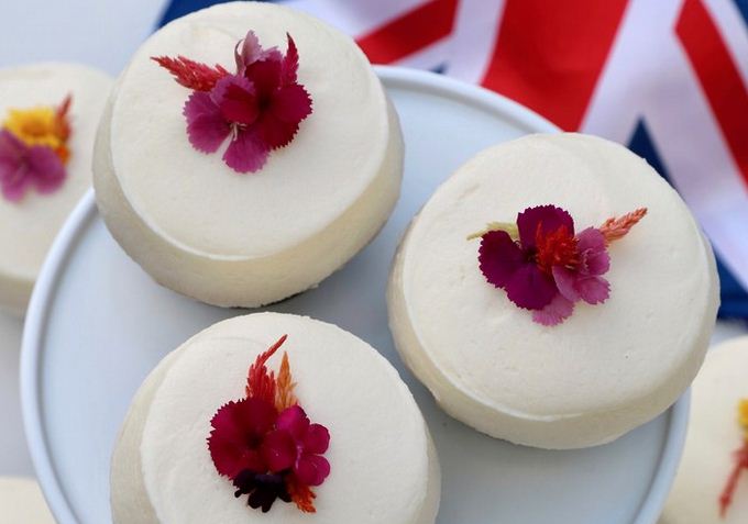 Yummy! Sprinkles Cupcakes is creating mini versions of Prince Harry and Meghan Markle's royal wedding cake