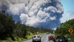 Shocking pictures of growing ash clouds by Kilauea volcano eruption in Hawaii