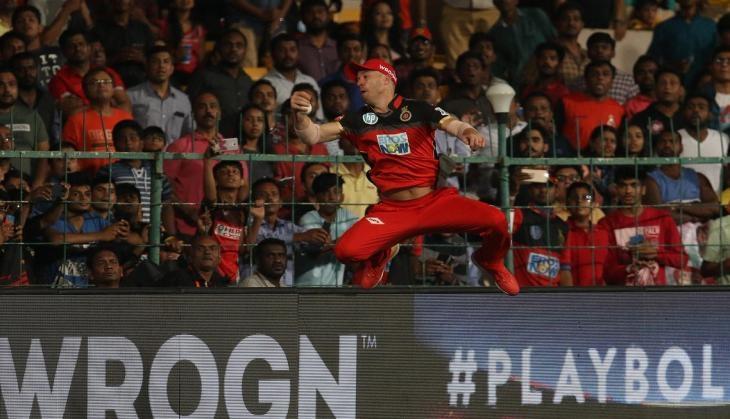 IPL, IPL 11, IPL 2018, ab de villiers, ab de villiers stunning catch, ab de villiers catch, ab de villiers catch of Alex Hales, Alex Hales, virat kohli, virat kohli spider man, Cricket News, Cricket News in Hindi, Sports News, Sports News in Hindi, Catch Hindi