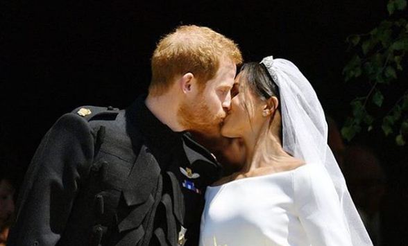 Watch Royal Wedding: Prince Harry and Meghan Markle kiss on St. George's Chapel steps