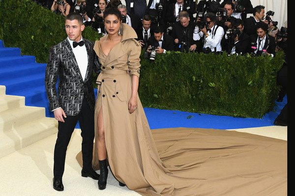 Is this the pretty brunette, and not Quantico star Priyanka Chopra, Nick Jonas spending time with? 