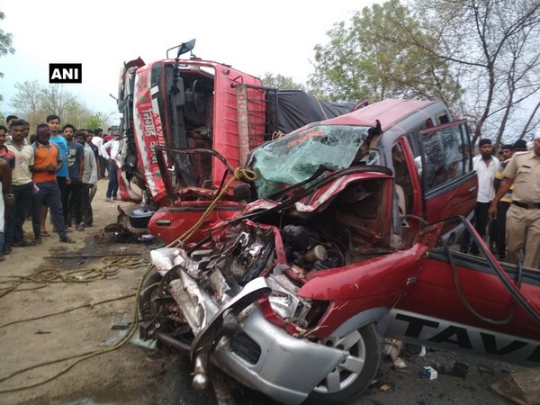 Truck-car collision leaves 10 dead in Maharashtra
