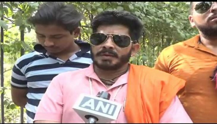 Pravin Togadia's associate offers reward to thrash Salman Khan