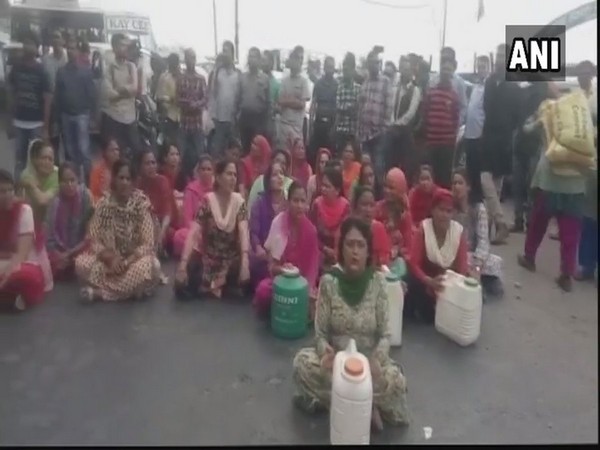 Shimla residents protest against water scarcity