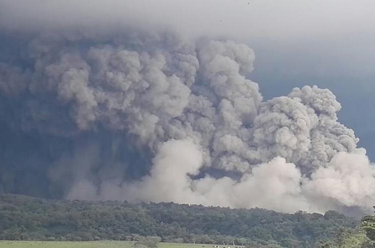 Volcanic eruption in Guatemala kills 25, injures hundreds