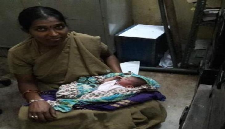 Abandoned baby 'Kumaraswamy' breastfed by Bengaluru lady constable; people showers praises on social media