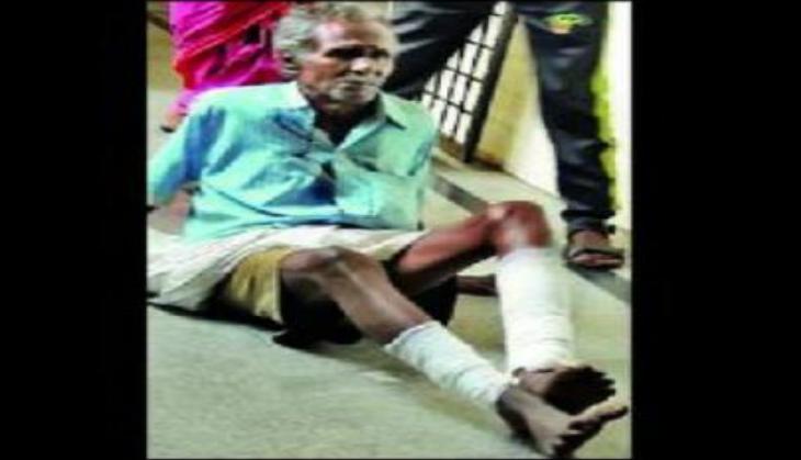 Bengaluru: Shocking! 70-year-old patient forced to crawl out of the government hospital; staff did not offer wheelchair assistance