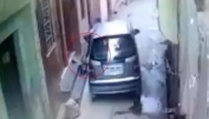 Uttar Pradesh: Shocking! Unidentified woman drops newborn baby girl at street from car in Muzaffarnagar; see video