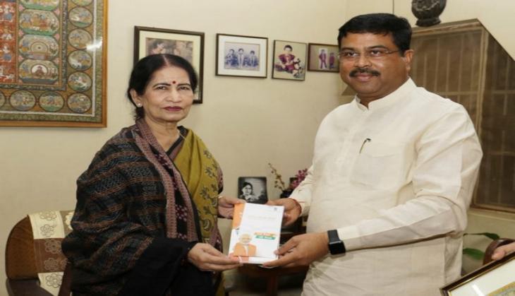 Sampark for Samarthan: Pradhan meets Odia author