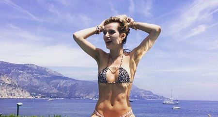 Bikini-clad actress Bella Thorne displays her armpit hair on the beach in Hawaii