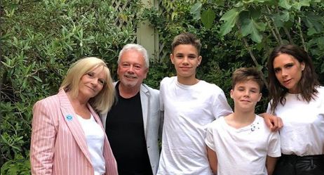 Amid bizarre divorce rumours, Victoria Beckham posts family snap on Instagram