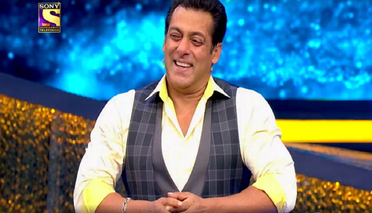 Dus Ka Dum: Salman Khan cannot stop smiling and the reason is 'dancing uncle' Sanjeev Shrivastava's killer dance moves on the show; see video