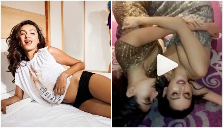 IPL anchor Shibani Dandekar's hotel and drink video goes viral, see video