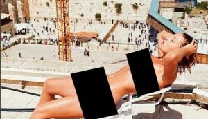 Belgian model Marisa Papen posed naked in front of Jerusalem's sacred wailing wall