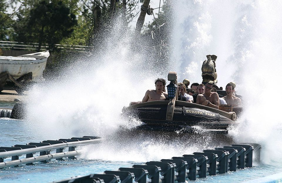 Nudists to drop clothes at theme park in Paris for trampolining