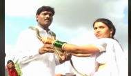Weird Wedding: Bride and groom put dangerous snakes in each other's neck instead of garlands; video will give you goosebumps