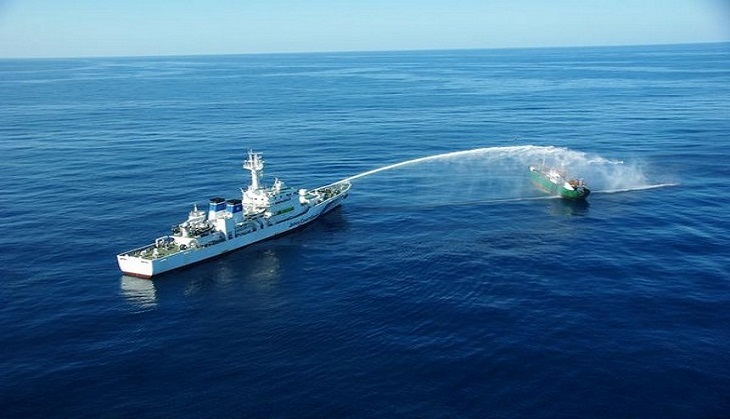 Arab coalition seizes Houthis' weapon-laden boats