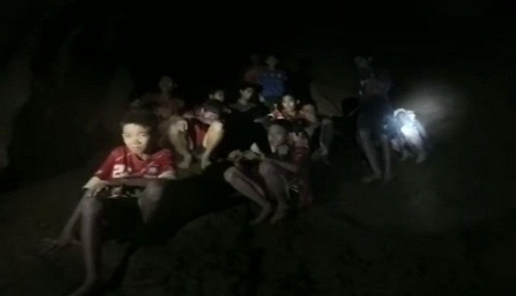 Football team stranded in Thailand cave rescued