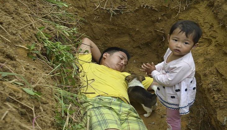 China Man in grave with his daughter