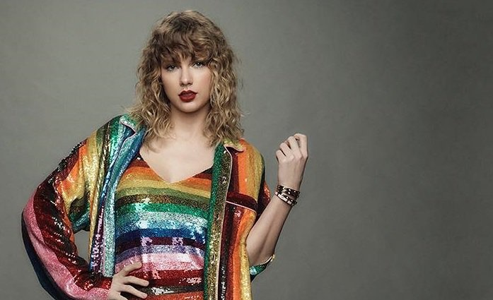 Taylor Swift wears striped bikini on vacation with boyfriend Joe Alwyn in Turks and Caicos