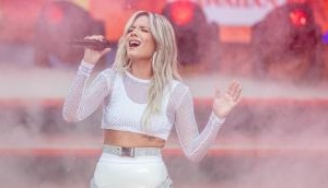 Halsey cries onstage after split from G-Eazy at Michigan Festival concert 