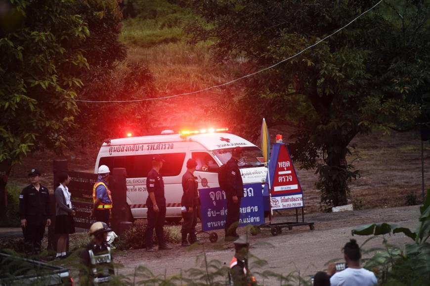 Thai Cave: Fifth boy rescued, seen on a stretcher