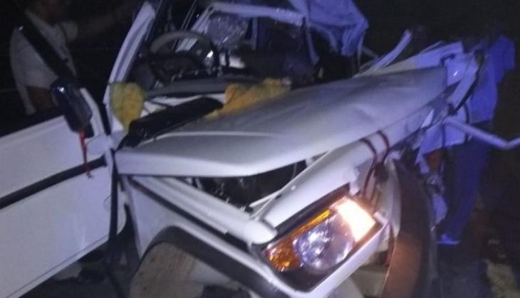 accident Agra lucknow expresswayउत्तर प्रदेश के कन्नौज जिले के आगरा-लखनऊ एक्सप्रेसवे पर बुधवार तड़के हुए एक भीषण सड़क हादसा हो गया.