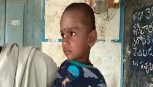Anganwadi worker puts chilli powder in toddler's mouth