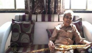 Bizzare! Indian man gets his fingernails chopped after 66 years for NYC exhibit