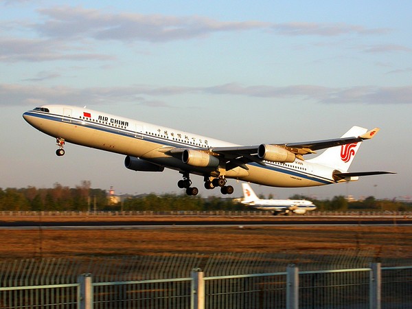 Pilot's smoking mid-air forces flight descend