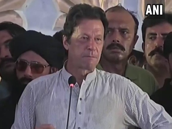 Those receiving Nawaz Sharif are 'donkeys': Imran Khan