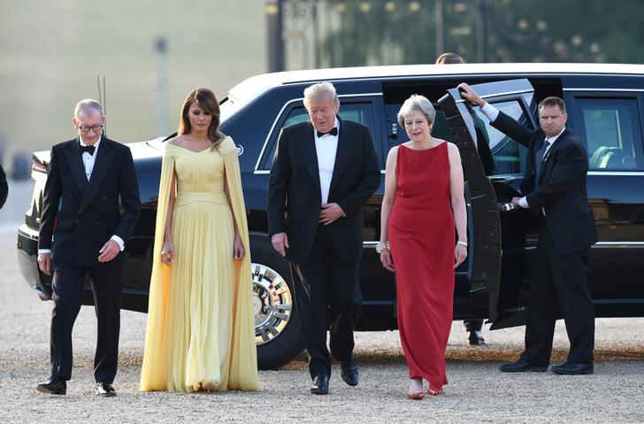 British PM Theresa May welcomes US President Trump with reception dinner