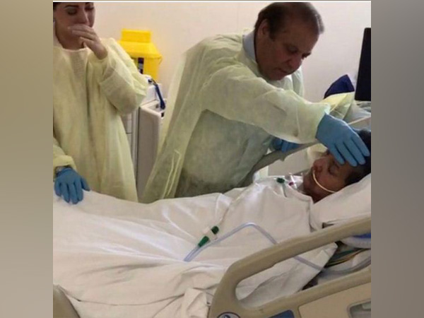 Twitter melts down over this picture of Nawaz, Maryam with Begum Kulsoom