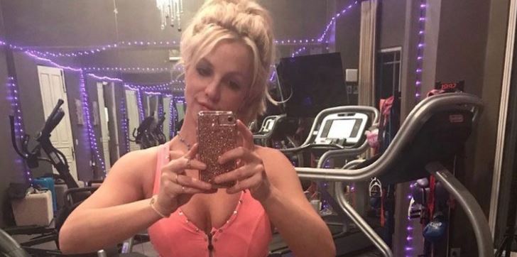 Watch Britney Spears treadmill workout that helps her build lower-body muscle