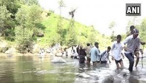 Jammu and Kashmir: Students dangerously cross Tawi river to reach school