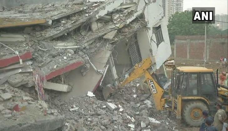 greater noida building collapse